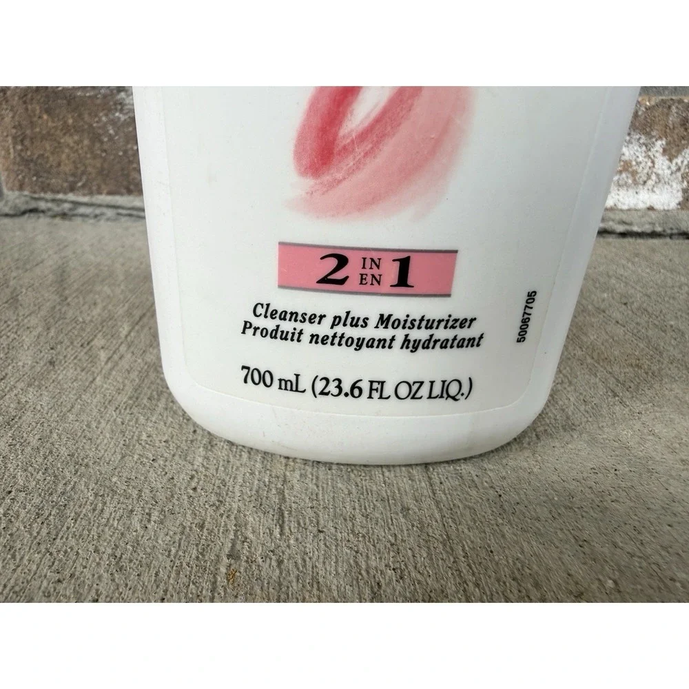 Vintage 1997 Oil Of Olay 2 In 1 Cleanser Plus Moisturizer Body Wash 23.6oz Prop